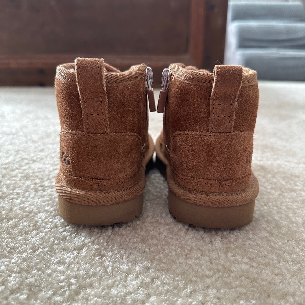 Toddler UGG boots - Picture 3 of 5